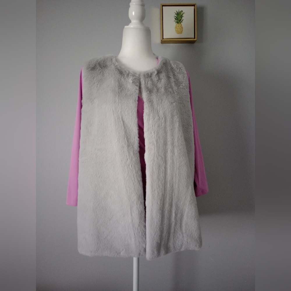 Faux fur vest Mixit  Size L- XL color gray super soft New  Comfortable Snuggle